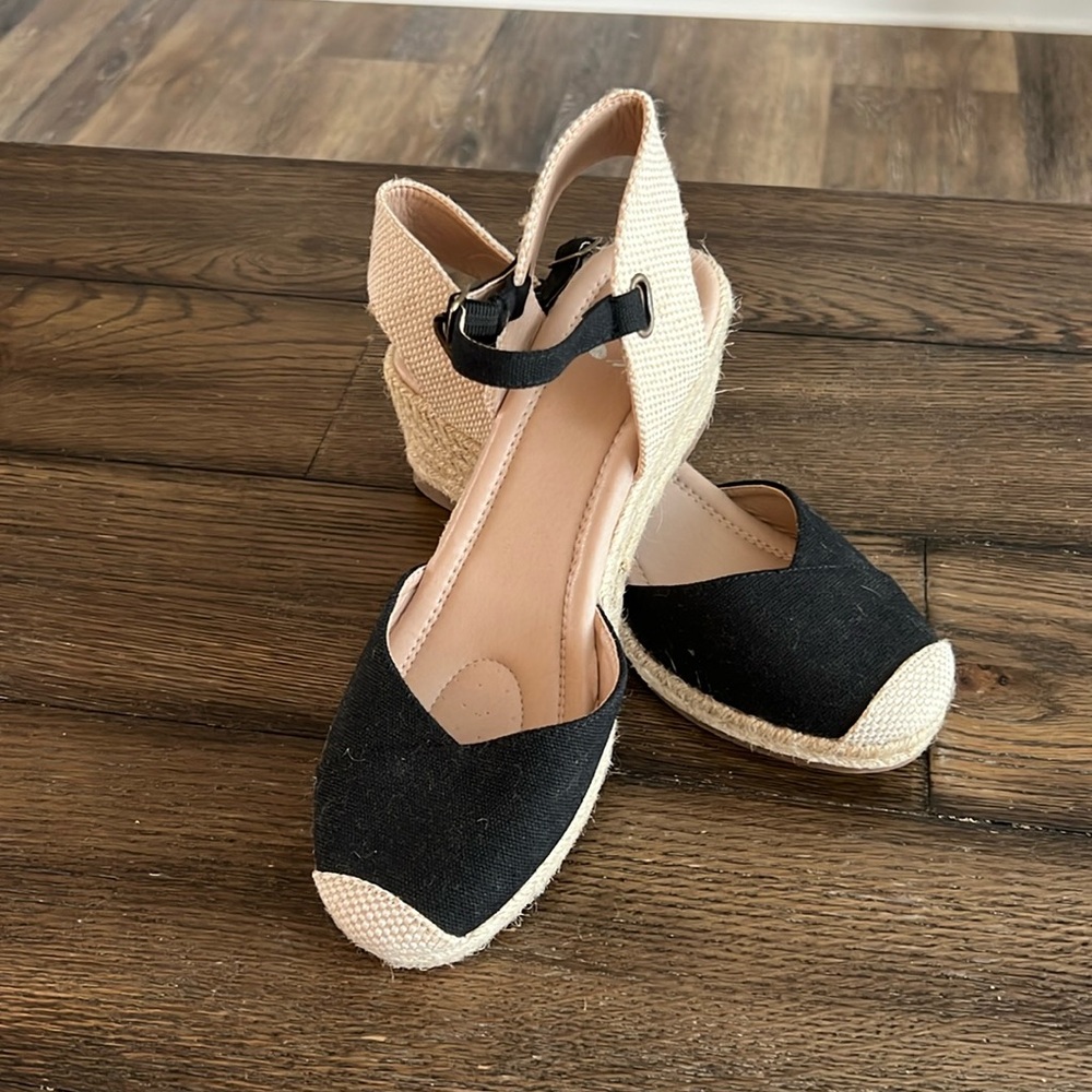 Women’s Black and Tan espadrille sandals